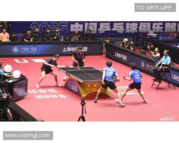 足球明星齐聚厦门激情踢球引发球迷热潮盛况空前