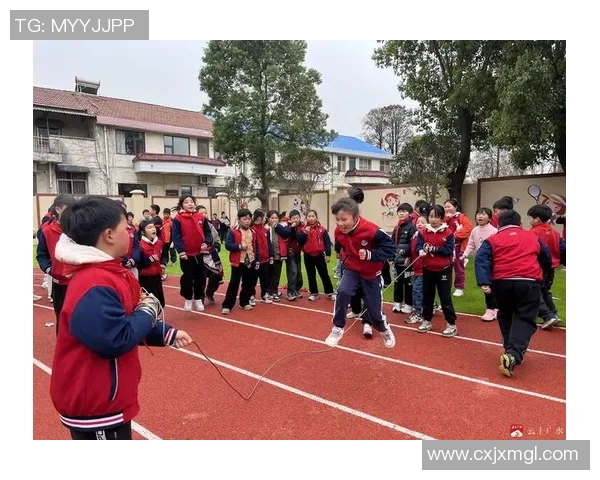 重庆足球队的团队协作之道:凝聚力与战术配合的完美结合 重庆足球队的团队协作之道:凝聚力与战术配合的完美结合